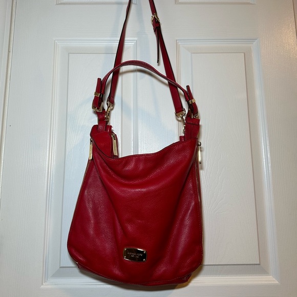 Michael Kors Classy Red Leather Bag with Gold embellishments - Picture 2 of 5